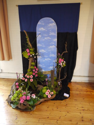 'Lakes', floral arrangement by Joyce Furssedonn | Jane Sartin